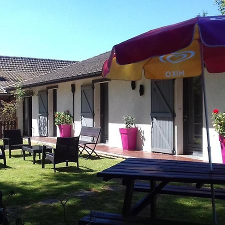 Les Garennes Bed & Breakfast Favieres  Exterior photo