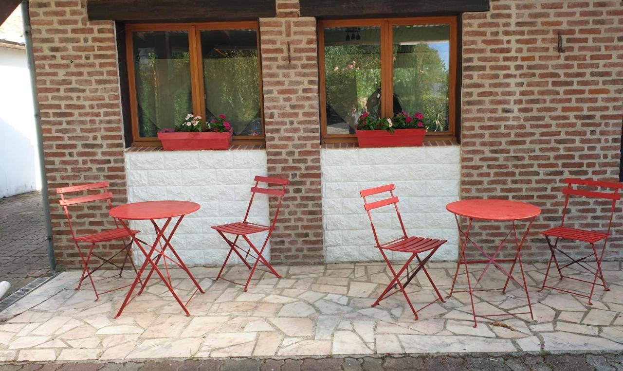 Les Garennes Bed & Breakfast Favieres  Exterior photo